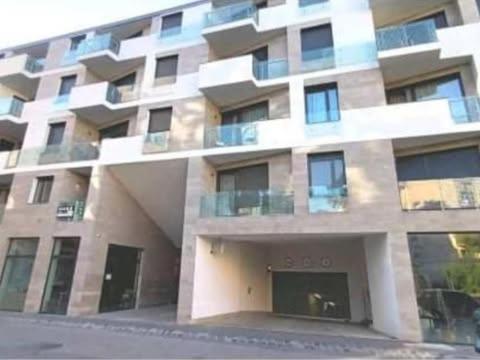 New Building In The Hearth Of Free Parking *